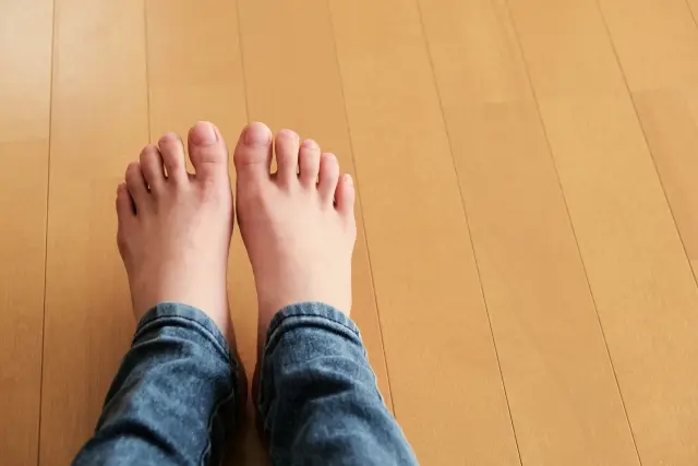 両足