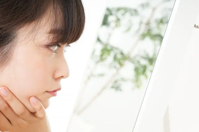 Vビームはニキビ跡の赤みに効果ない？ニキビ跡を消す方法