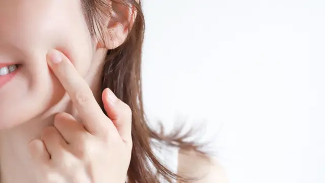 ニキビ跡の赤みを消したい！美容皮膚科がおすすめする最新治療法とは？