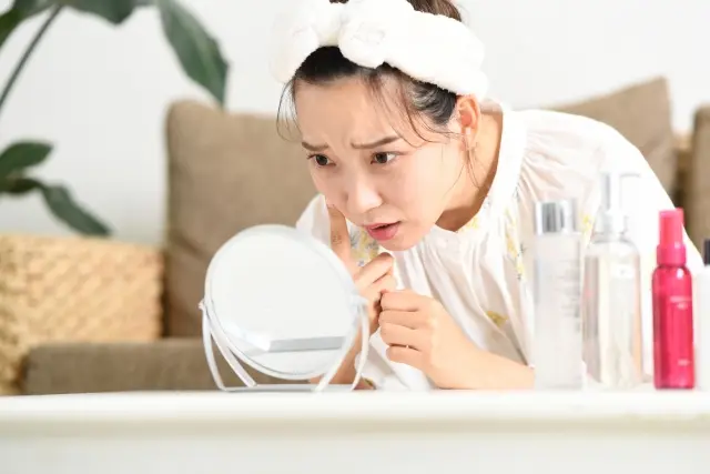 イソトレチノインでニキビ改善！治療効果と副作用、注意点を徹底解説