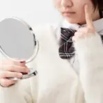 治らない思春期ニキビで悩む方へ|原因や治療のポイントを解説