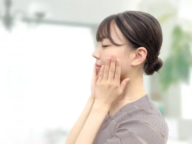 【酒さ（赤ら顔）の治療法とは】症状・段階別に治し方を解説！