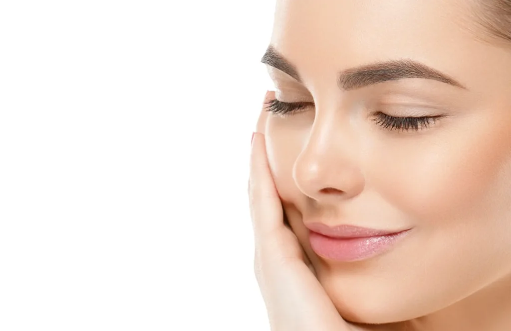 滑らかな素肌の女性の写真